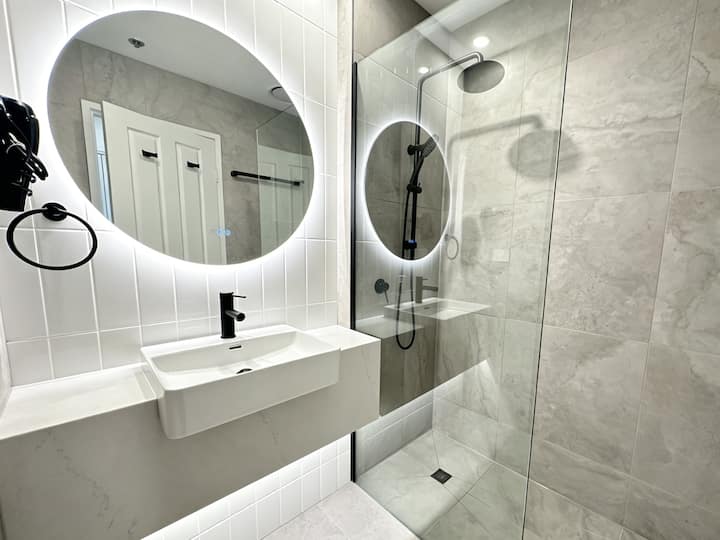 Surfers Paradise High Floor (Level 20) Hotel Room - Surfers Paradise