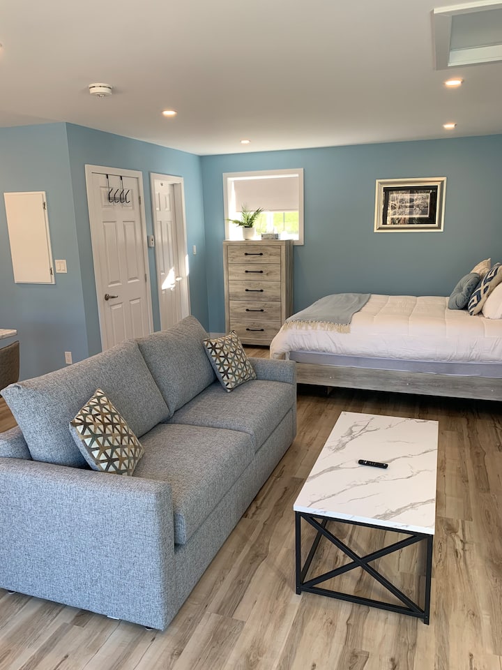 The Blue Lagoon | Pool & Coastal Tinyhome - Fergus