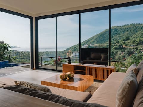 “Above The Coconuts - Villa Subaggio” Kuta Central