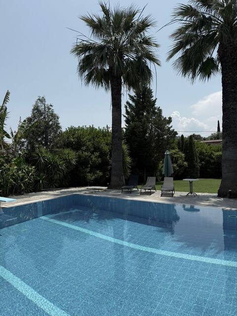 Unique Villa with pool in Ziria