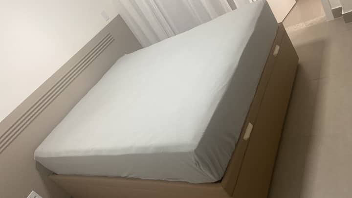 Queen Bed 
Room Suite 01