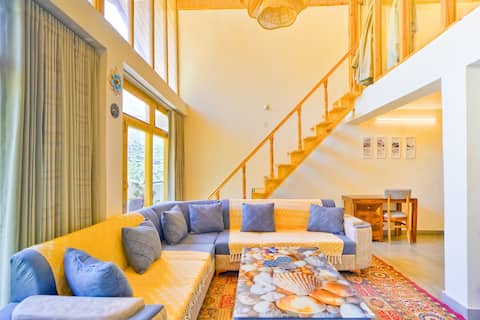 Cosy 1bhk w/ Loft | Itsy Bitsy