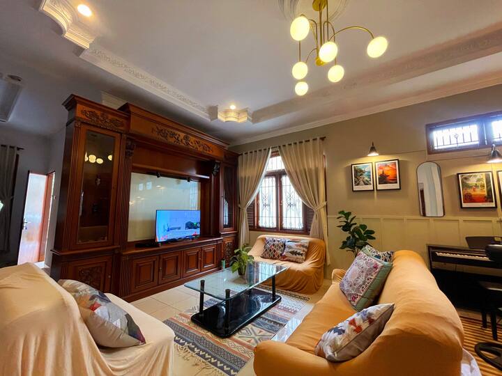 Serasa Di Beji |Spacious Cozy Garden Stay Near Ui - Jakarta