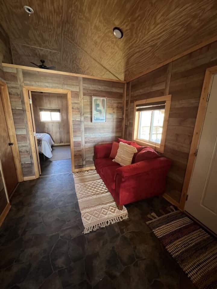 Knotted Oak Cabin - Eden, NC