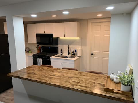 Cozy 2 BR Basement Unit near Downtown Hopkins