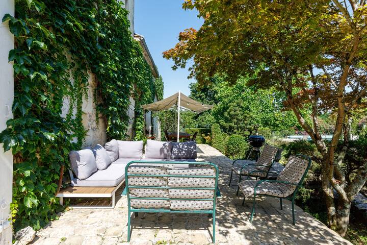 Grande Maison de maitre avec piscine et tennis gallery image 3