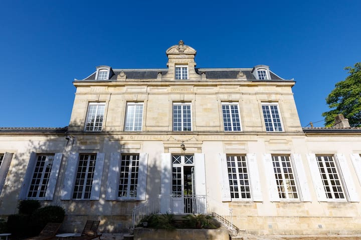 Grande Maison de maitre avec piscine et tennis