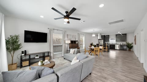 Successful Airbnb property: KnoxHaven|2 King Beds| SMU| Katy Trail|LGreenville in Knox Park