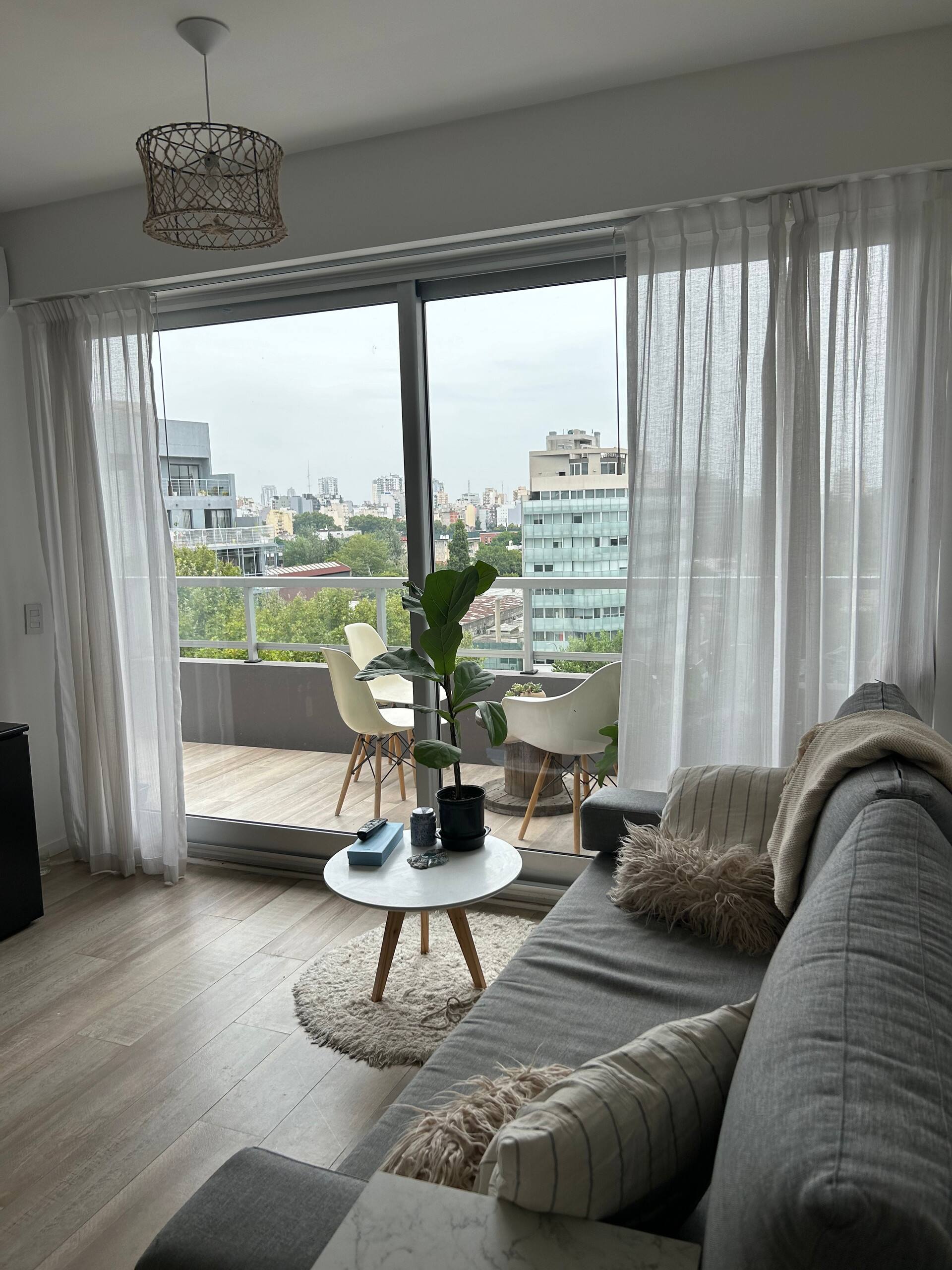 Apartamento de 1 quarto em Chacarita com varanda e churrasqueira