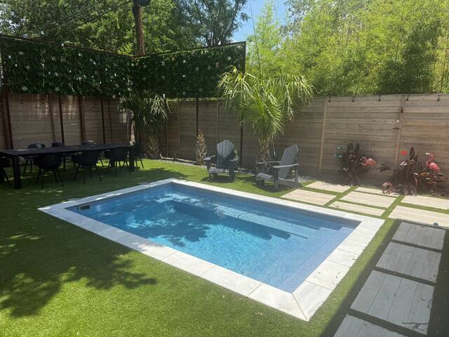 6 Bedroom East Downtown House with Pool gallery image 2