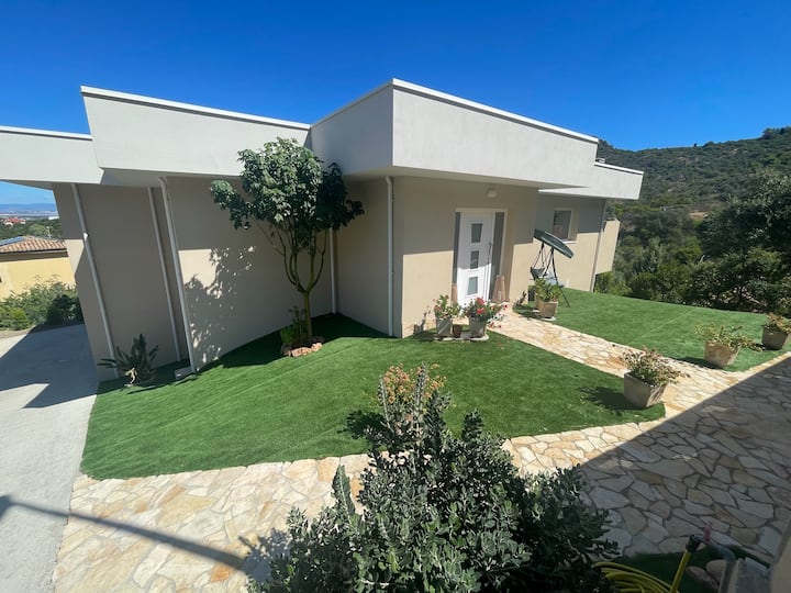 Splendida Porzione Di Villa Singola Con Piscina. - Capoterra