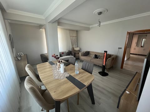 private room 20 mins to airport