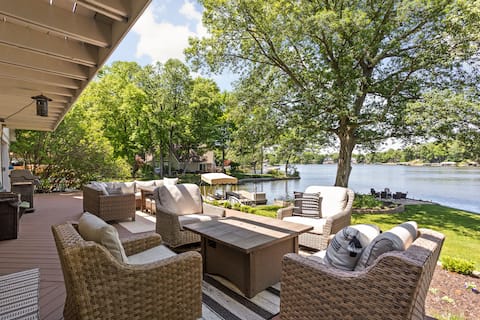 Lakefront Escape | Firepit, Kayaks & Fall Views