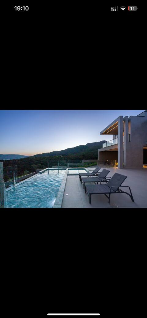 Casa Morro do Hat in escarpments of the capitolio lake