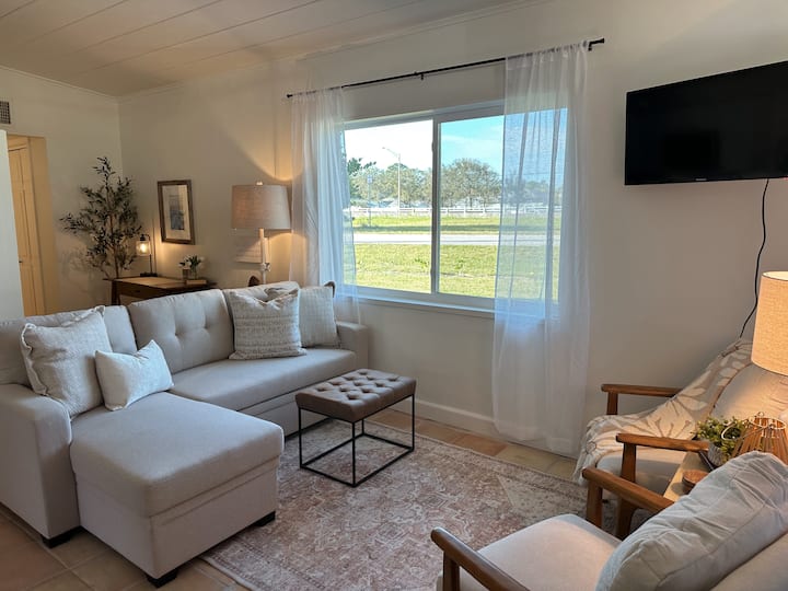 Vero Artist’s Cottage 1 Br House Near Downtown - Vero Beach, FL