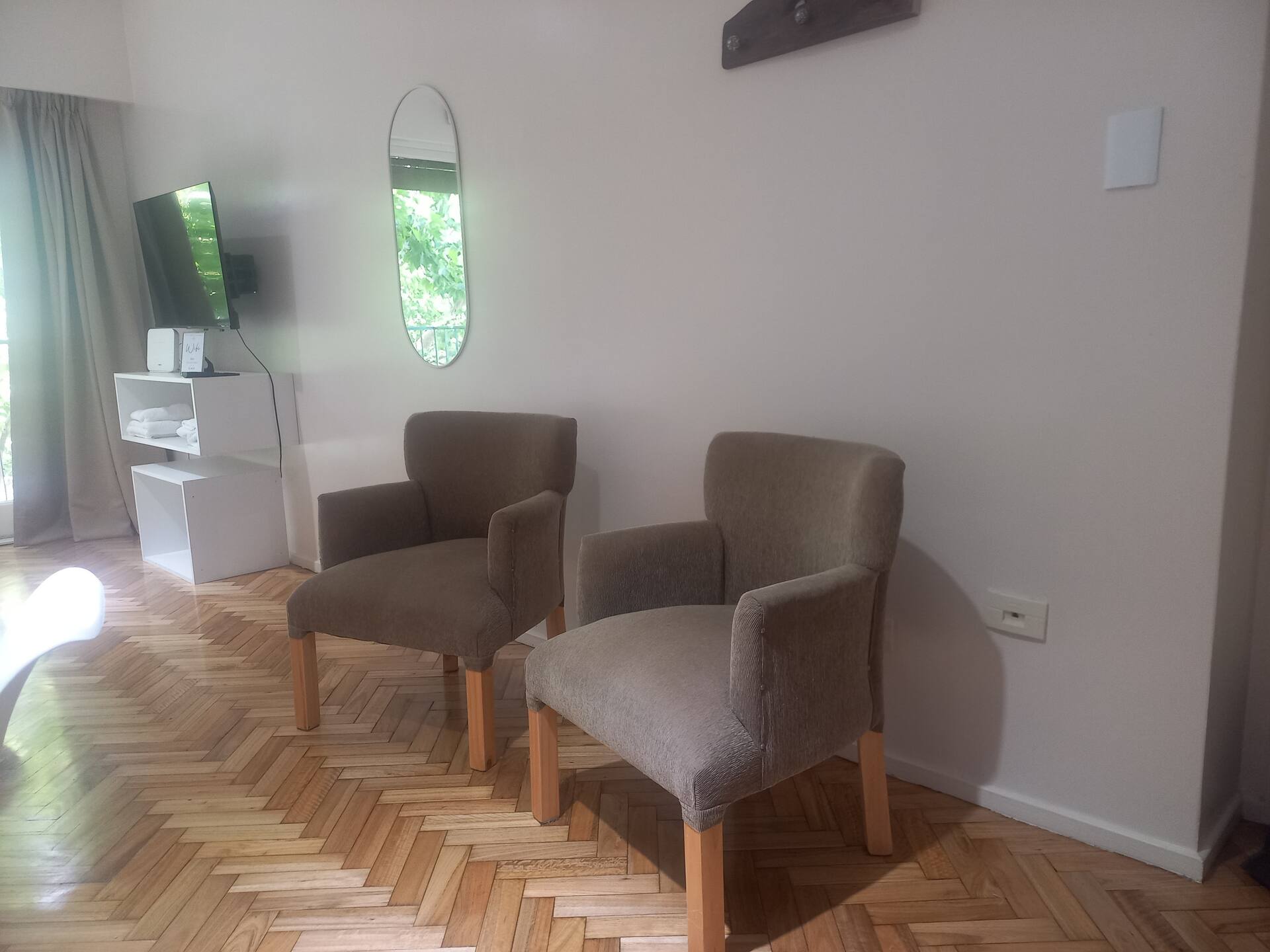 Kitnet em San Isidro com varanda para a rua