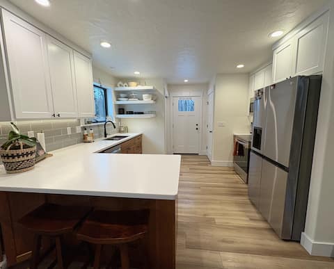 Popular Airbnb listing: Modern style cottage in Sterling