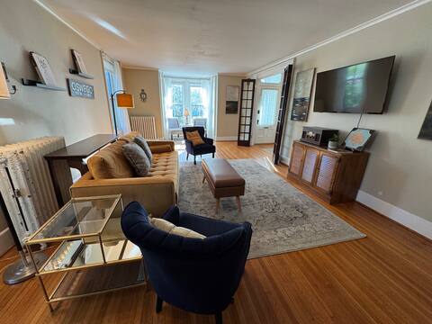 * Stunning Historic 3 bedroom * downtown Oswego