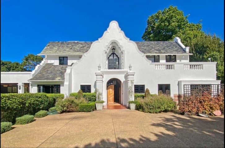 Cape Town Southern Suburbs Bliss