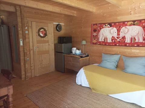 Successful Airbnb property: 2-person chalet with pool in Villeneuve Lès Avignon