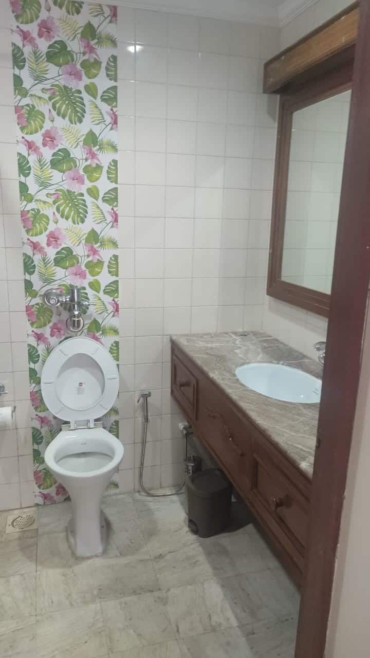 Full bathroom 3 image 3