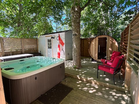 The Chestnut Hideaway With Sauna and Hot Tub