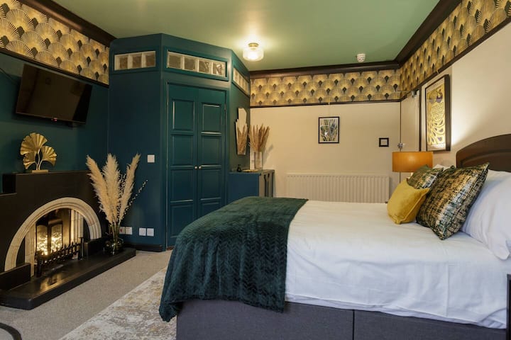 Boutique Studio With Bay Window - Portsmouth