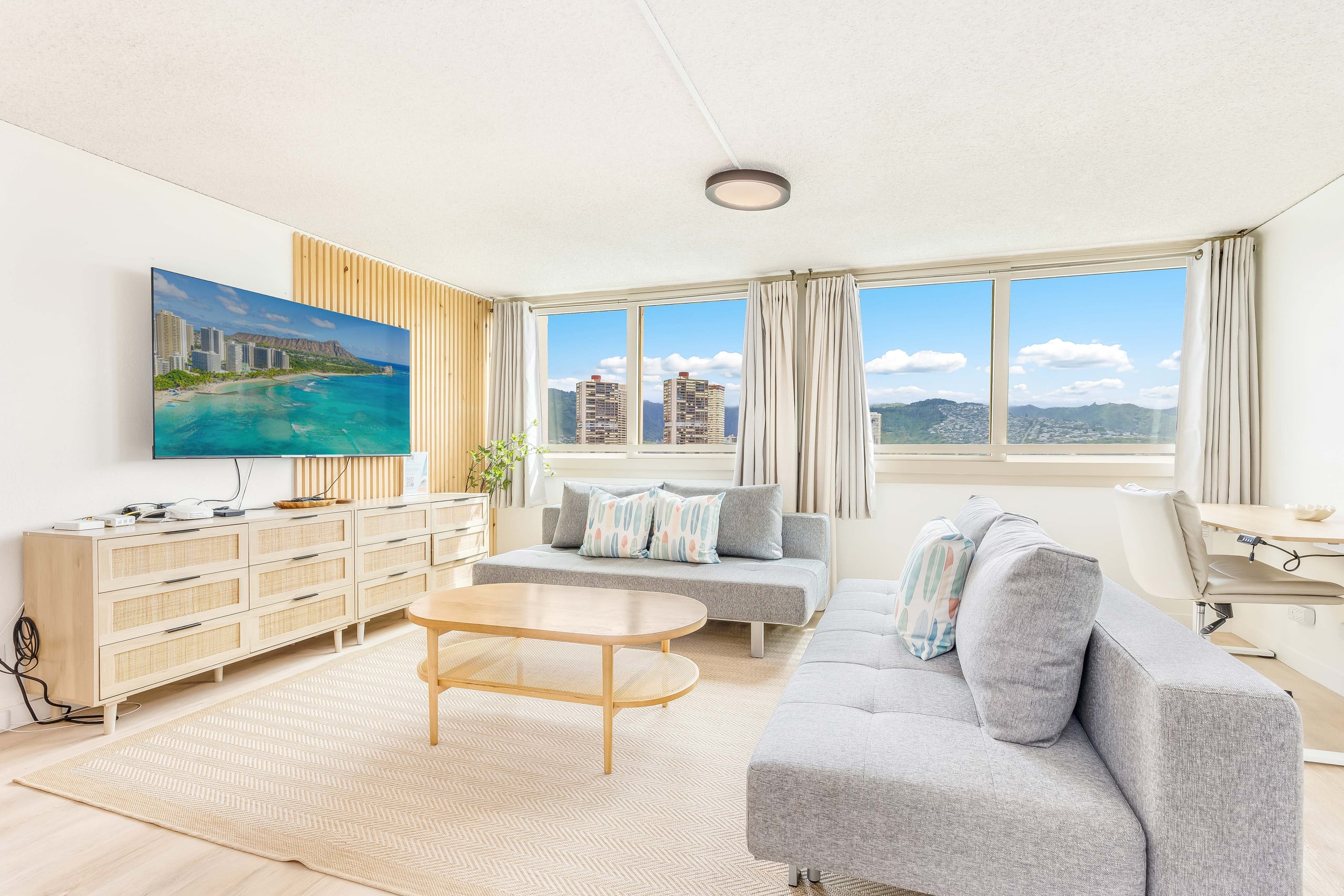 Condo in Honolulu · ★4.68 · 1 bedroom · 2 beds · 1 bath - Image 24