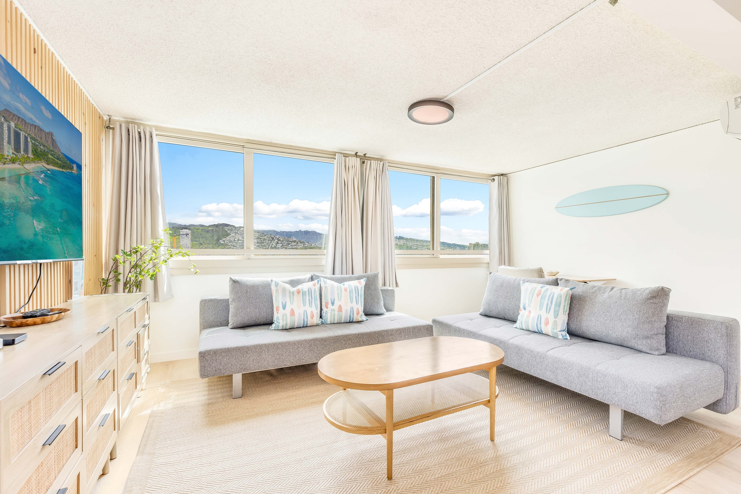 Condo in Honolulu · ★4.68 · 1 bedroom · 2 beds · 1 bath - Image 15