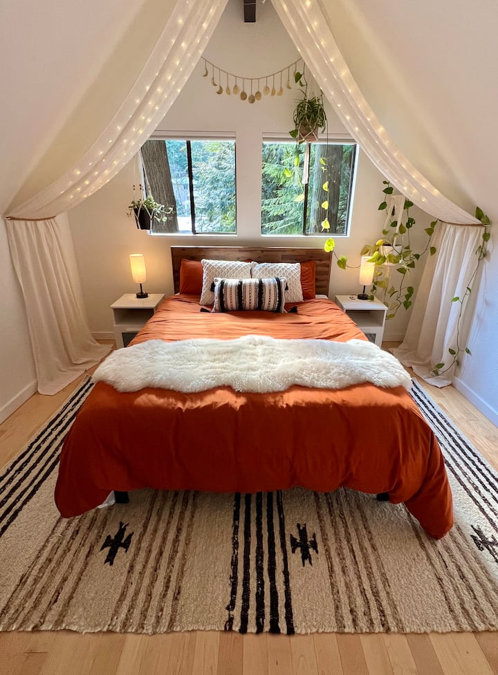 בחדר השינה למעלה יש מזרן קווין טמפורפדי (נוח מאוד) וחדר רחצה ושירותים צמוד.