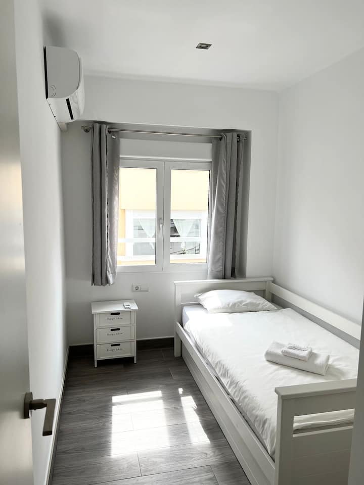 Habitación secund con cama nido. Postaje 2 90 kreveta.
