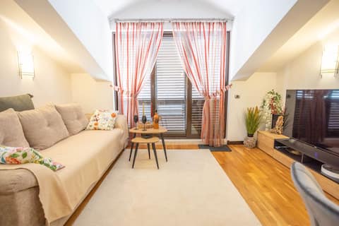 Successful Airbnb property: Sunny Portside Apartment in Đenovići