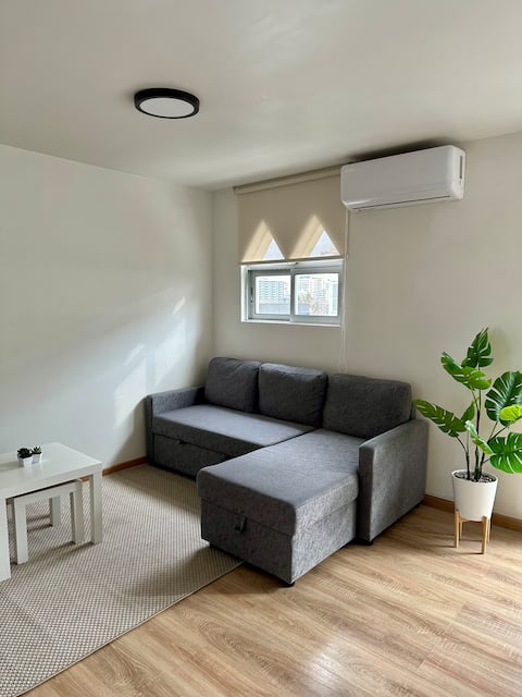 Mall and Metro within walking distance | Clear view | TV and WiFi