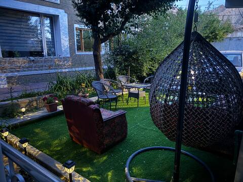 Taj Guest house, Leh| Cozy Stay