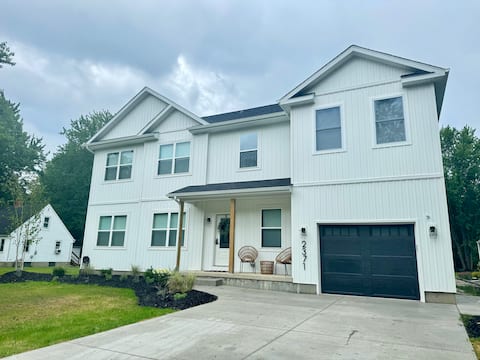 Modern Farmhouse-716
(BRAND NEW!) Sleeps 20!