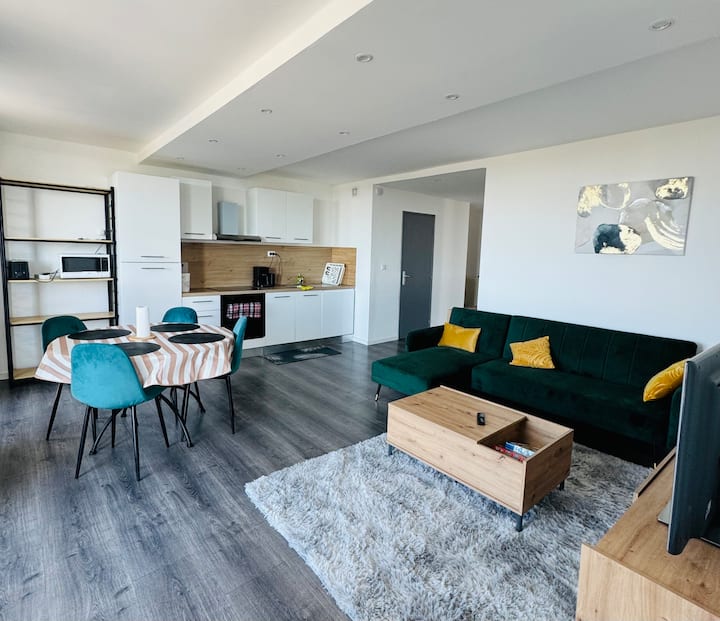 Beautiful 4 Bedroom Apartment – Modern and Spacious
