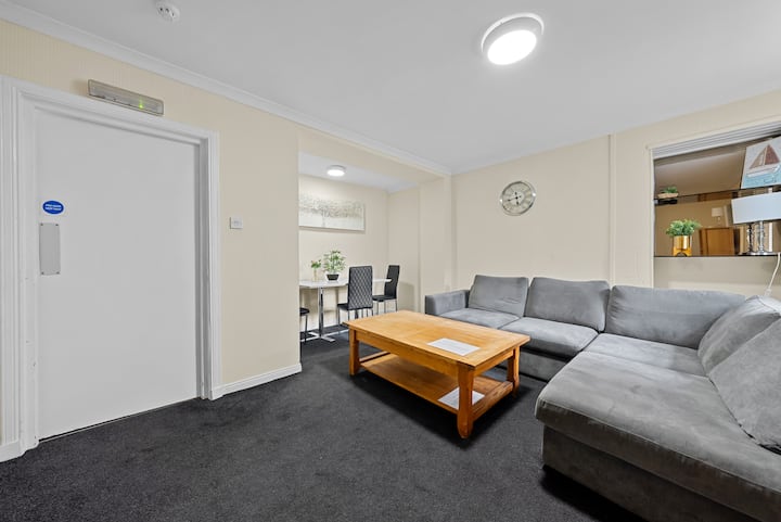 Mystayinn Telford 7 Bedroom House - Inverness