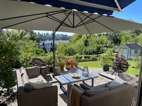 Idyllic villa/garden, lake view. Very central.
