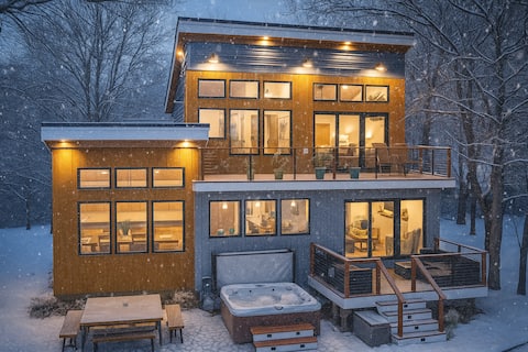 Luxury Lake House | Hot Tub | Ski & Shop in Conway