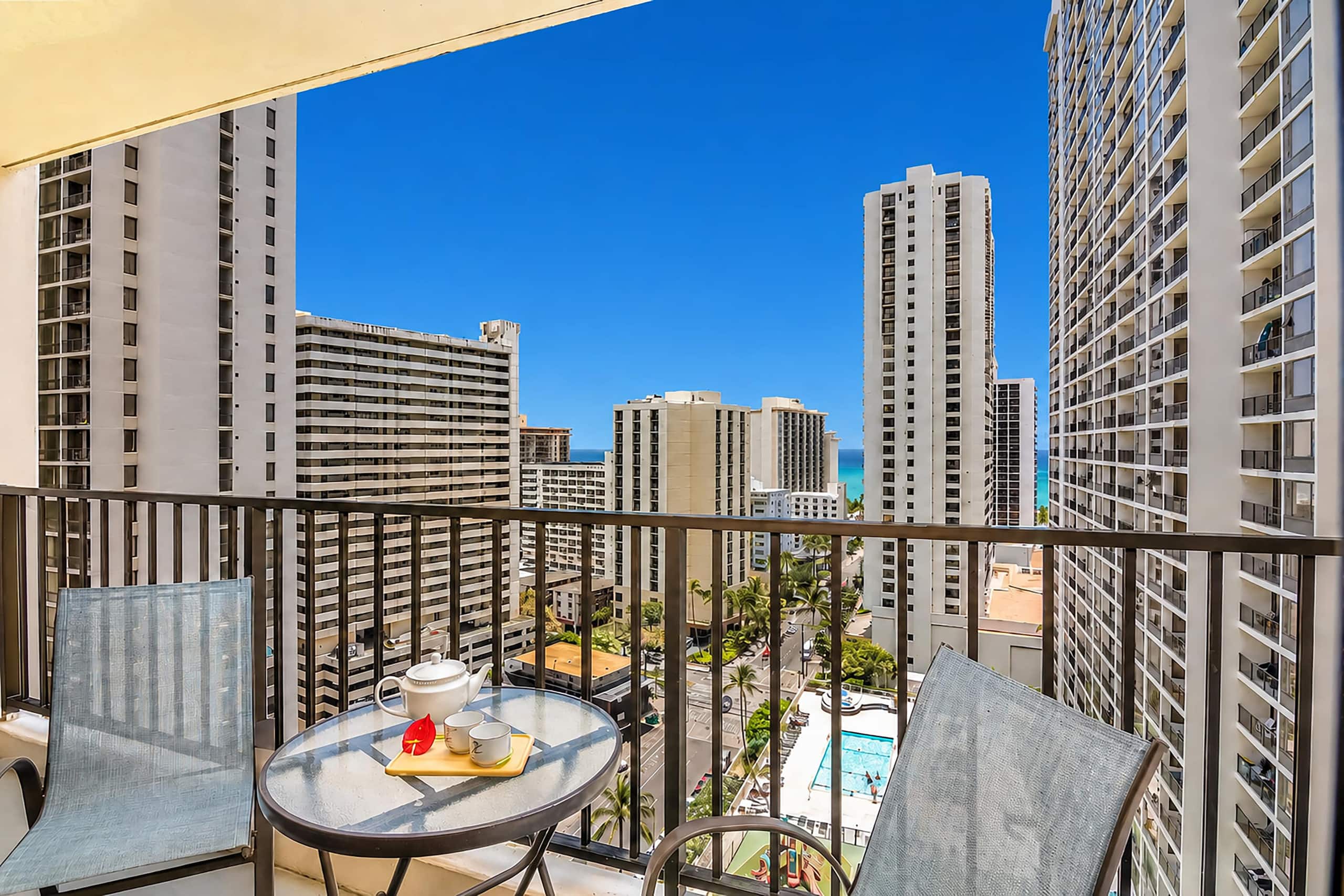 Condo in Honolulu · ★4.91 · 1 bedroom · 3 beds · 1 private bath - Image 35