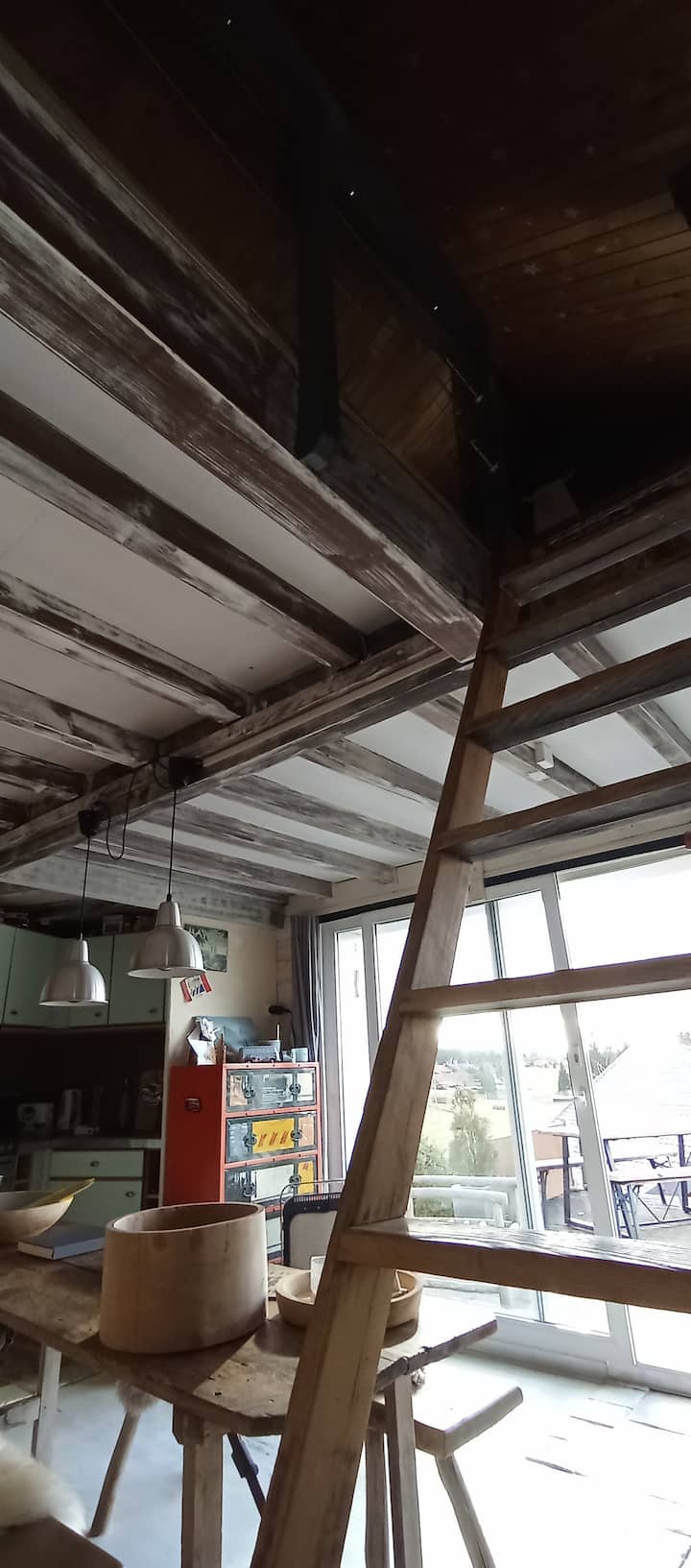 Escalera para acceder a la habitación 