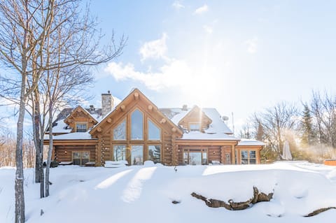 Fiddler Lake Resort: Luxury Chalet + Hot Tub