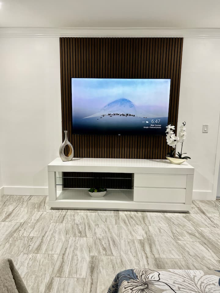 The Blue Bridge Suite - Miami, FL