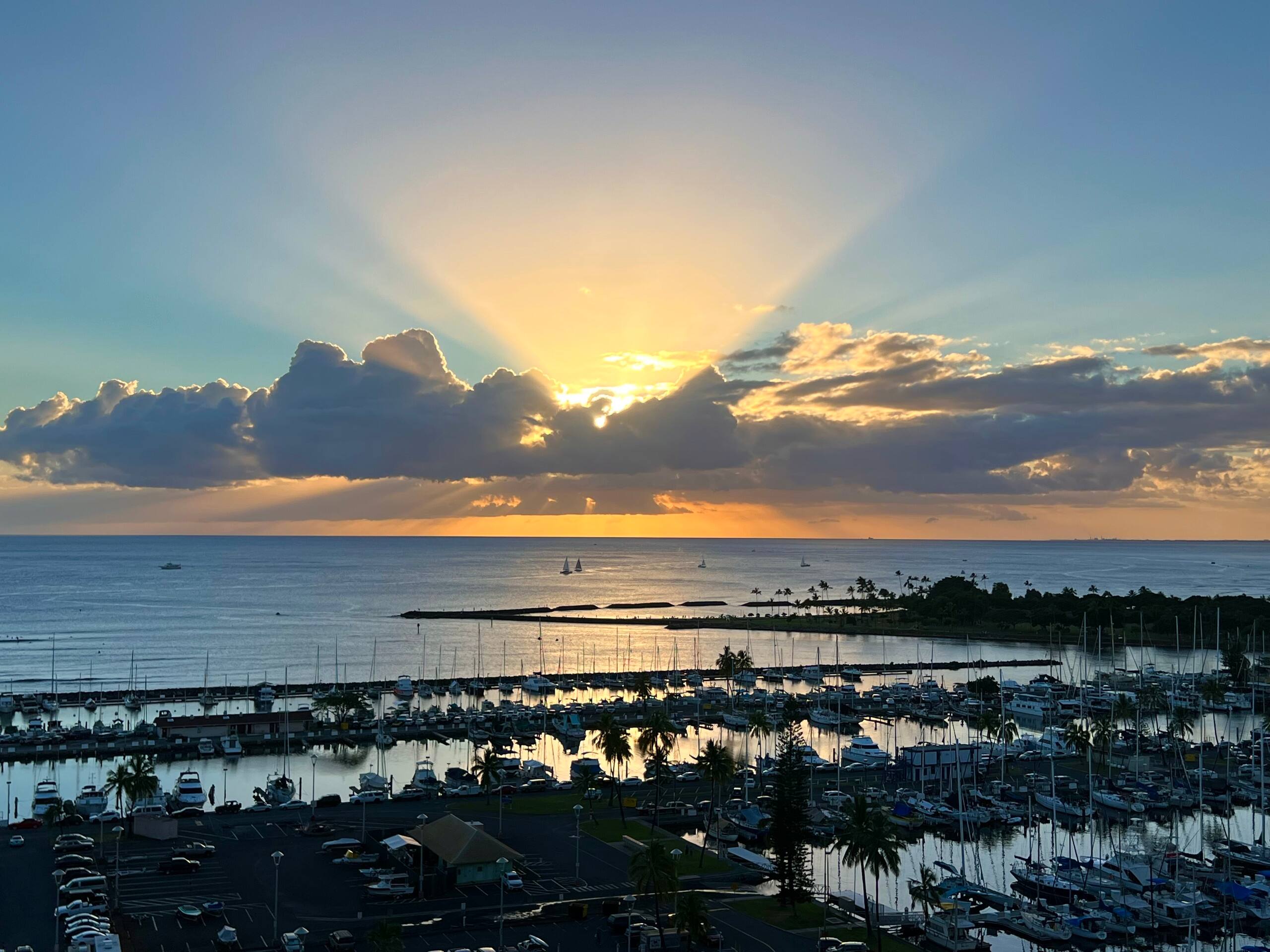 Aloha Waikīkī Cozy Affordable Beach Studio Getaway - Image 14