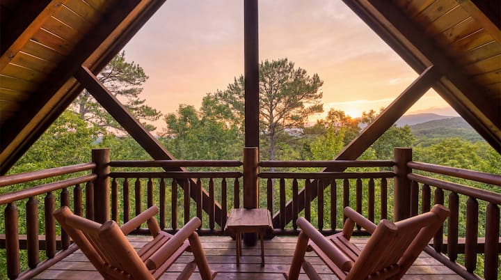 Mountain Cabin • Hot Tub • 10 Min to Dollywood - Cabins for Rent