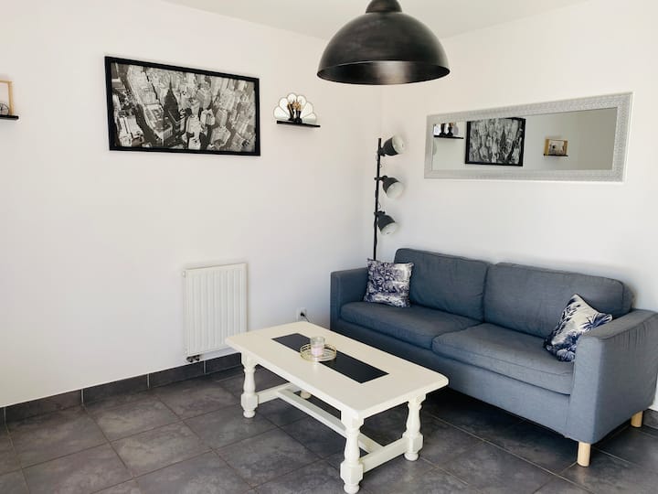 Appartement De 2 Pièces Au Cœur Du Village. - Vence