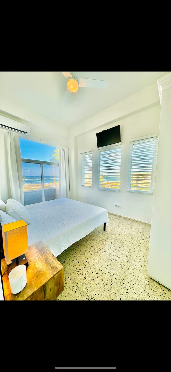 Დიდი ზომის აივანი სტუმრების საძინებელში