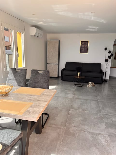 Top Airbnb: “Chanty 4“ Beachfront apartment with private garden in Castelló D'empúries