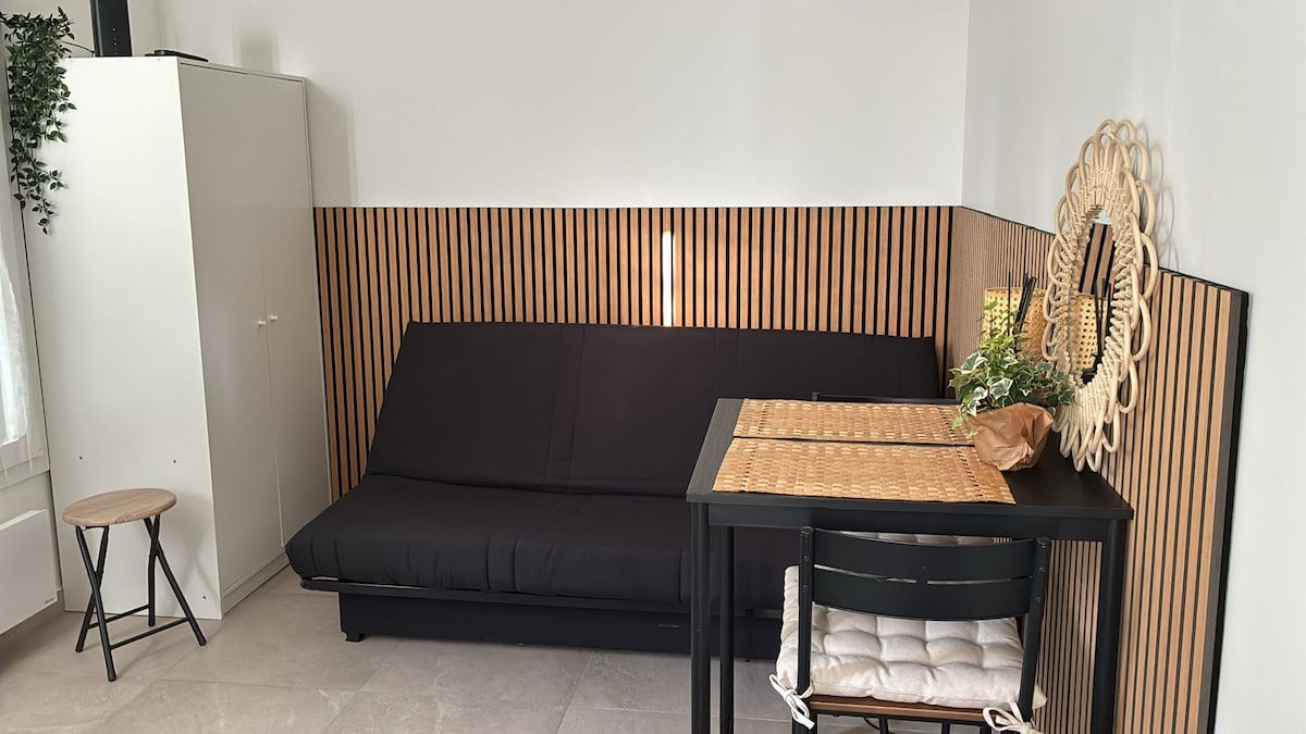 Top performing Airbnb: Studio in Aulnay city center in Aulnay Sous Bois