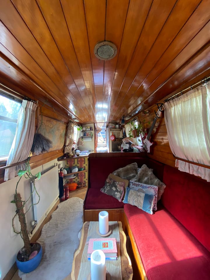 House Boat Haven In Kings Cross - London